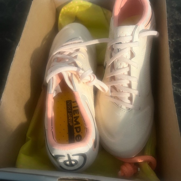 Nike Soccer Cleats woman size 6 new - Picture 6 of 6